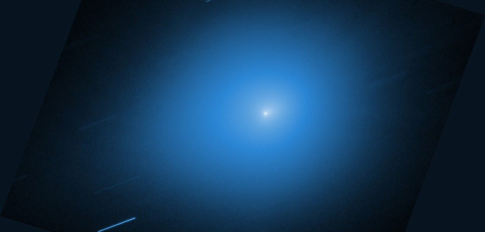 Image du télescope Hubble montrant la comète interstellaire 3I/ATLAS comme un point lumineux entouré d'un halo diffus.