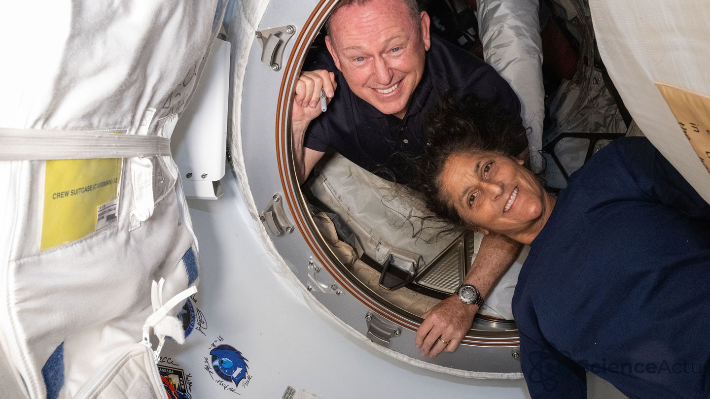 Les astronautes de la NASA Butch Wilmore et Sunita Williams