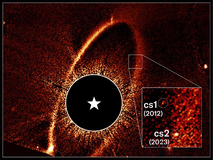 Image composite Hubble montrant le nuage de poussière laissé par la collision et le vestige de ce que les astronomes appelaient autrefois Fomalhaut b