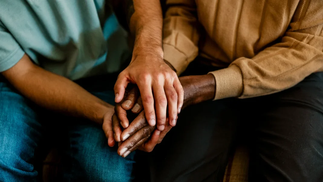 Alzheimer : le soutien humain plus efficace que les médicaments ?
