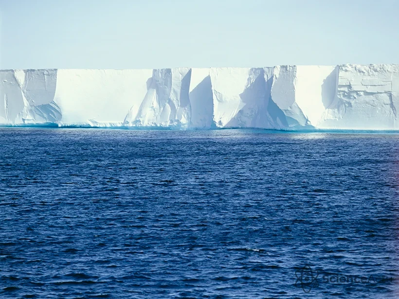Glaces de l'Antarctique fondant dans l'océan Austral