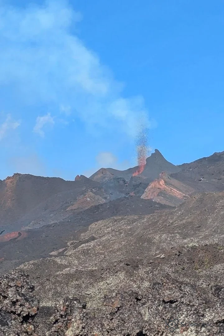 Éruption du Piton de la Fournaise en février 2026 avec fontaines de lave