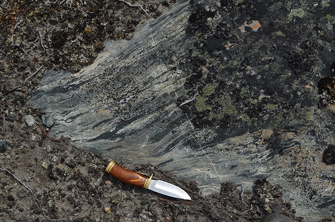 Intrusion magmatique dans la roche verte