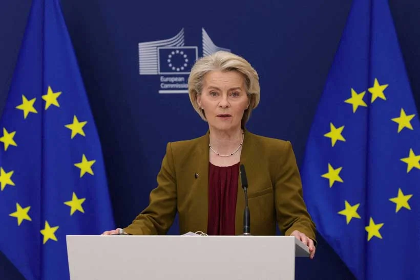 Ursula von der Leyen présentant les initiatives de défense européenne