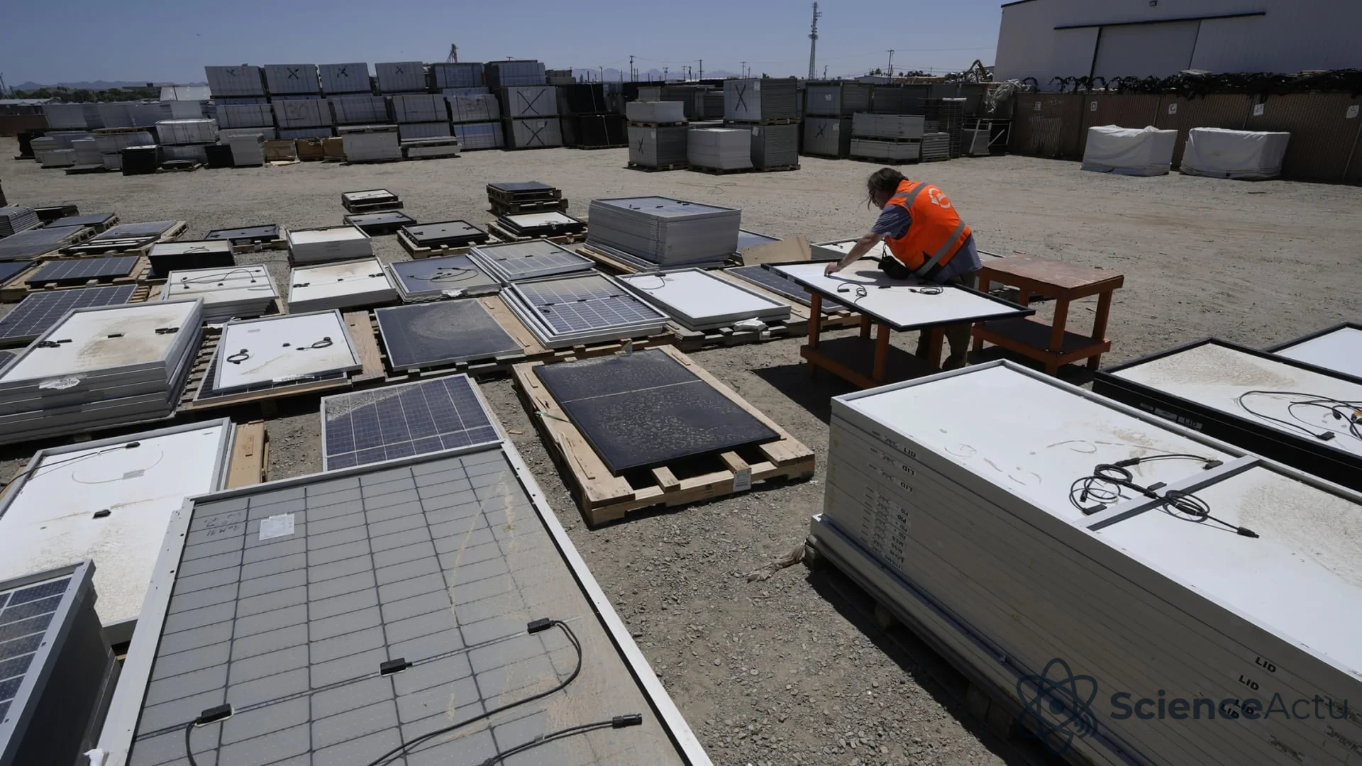 Processus de recyclage des panneaux solaires photovoltaïques en fin de vie