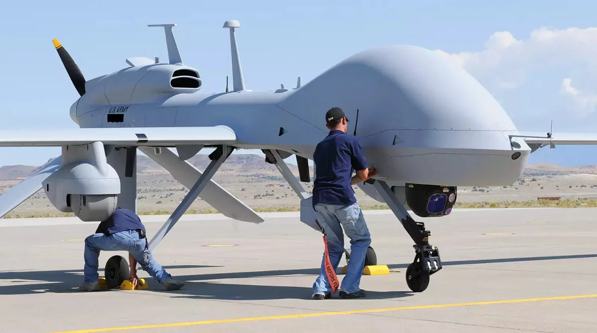 Un drone de surveillance illustrant l'usage de l'intelligence artificielle militaire en opération.