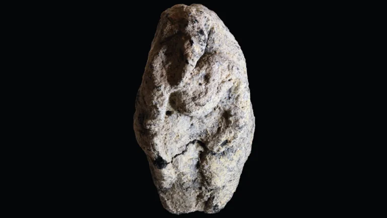 Une figurine de 12 000 ans révolutionne l&rsquo;histoire de l&rsquo;art