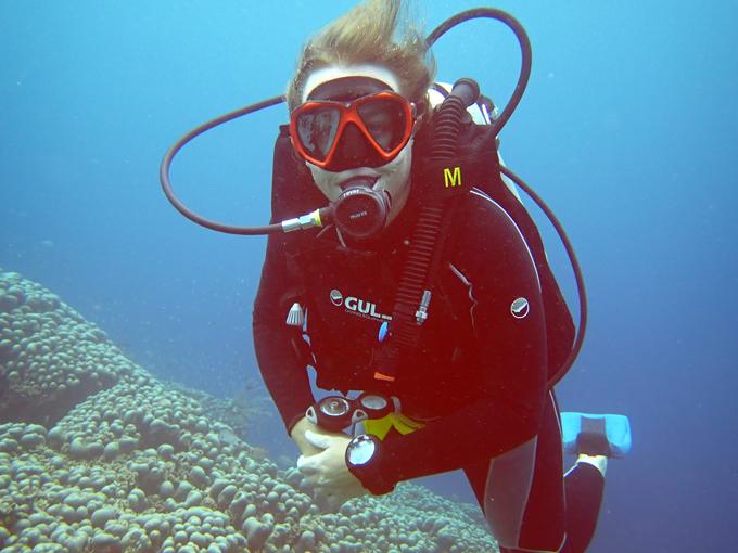 Nicola Dell en tenue de plongée sous-marine