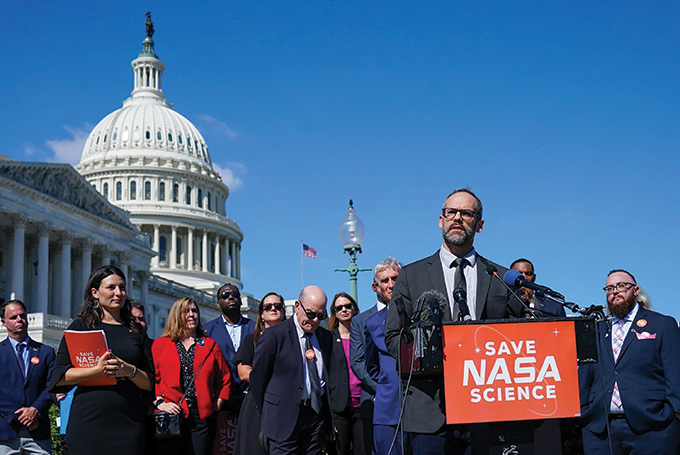Manifestation Save NASA Space devant le Capitole