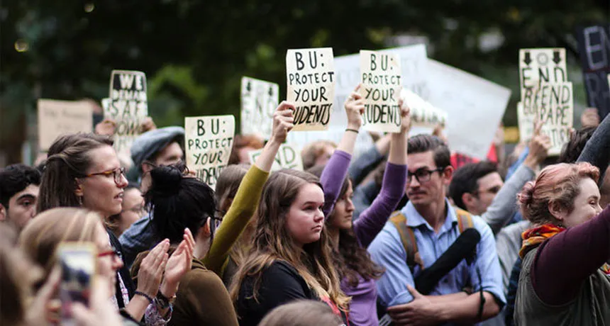 Manifestation contre le harcèlement sexuel à l'Université de Boston