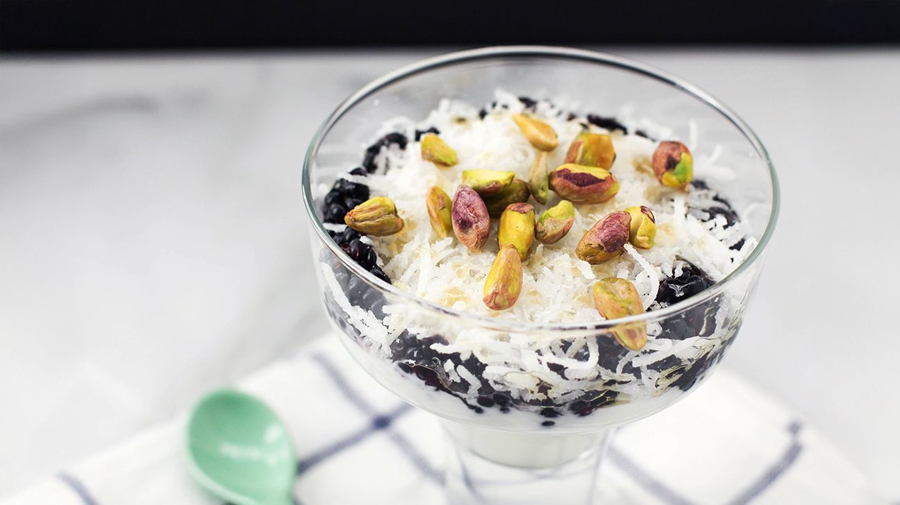 Parfait au yaourt grec, mûres et pistaches