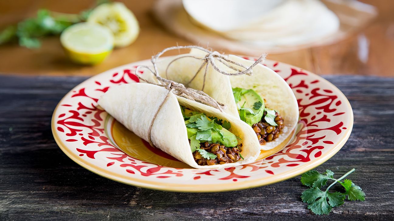 Tacos de lentilles avec sauce mole au chocolat noir