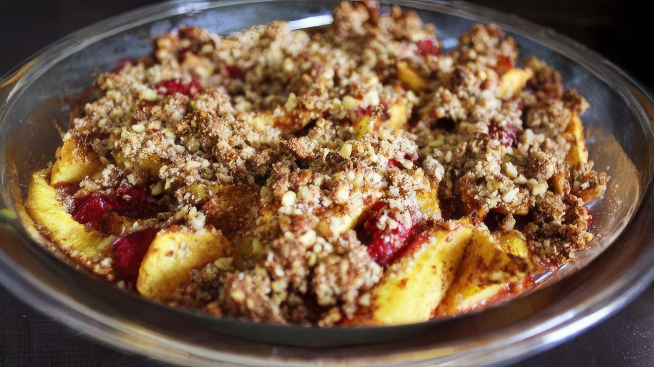 Crumble aux framboises et pêches