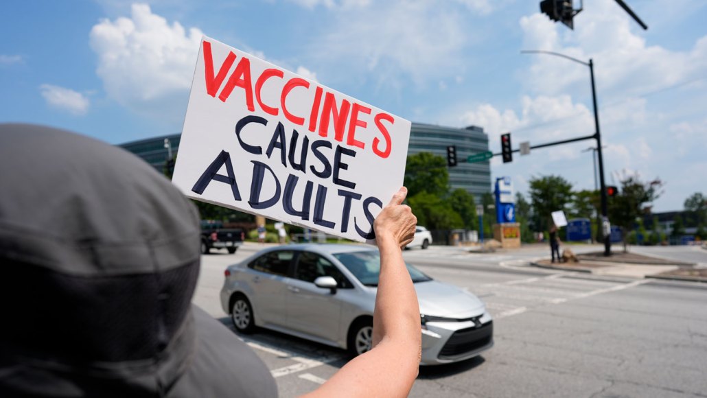 Manifestants en faveur de la vaccination lors d'une réunion de l'ACIP
