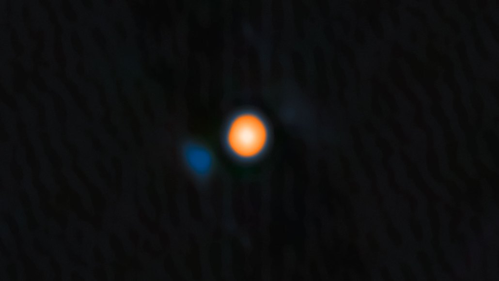 Image astronomique de Bételgeuse et son compagnon bleu