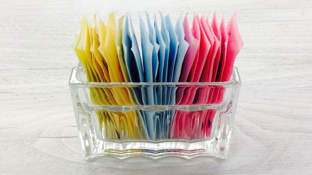 Sachets d'édulcorants artificiels contenant du sucralose