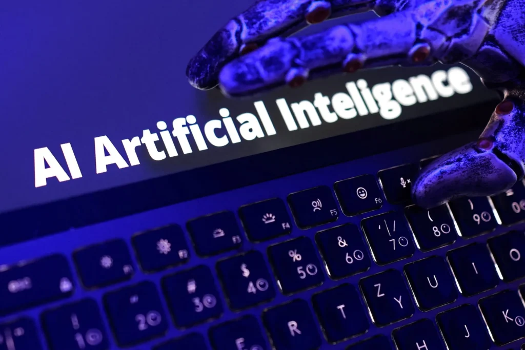 Illustration Reuters (Dado Ruvic) : clavier, main robotique et inscription AI Artificial Intelligence, symbolisant l'IA générative