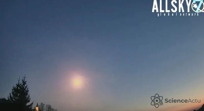 Bolide lumineux observé au-dessus de l'Europe le 8 mars 2026