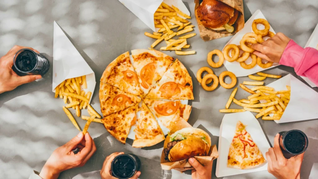Illustration accompagnant une étude sur les aliments ultratransformés et la santé vasculaire cérébrale